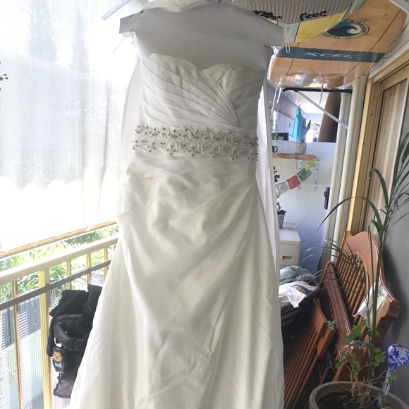 Wedding Dress - Picture 1 of 4